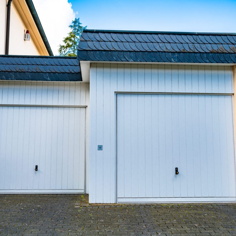Manual and Automatic Garage Doors