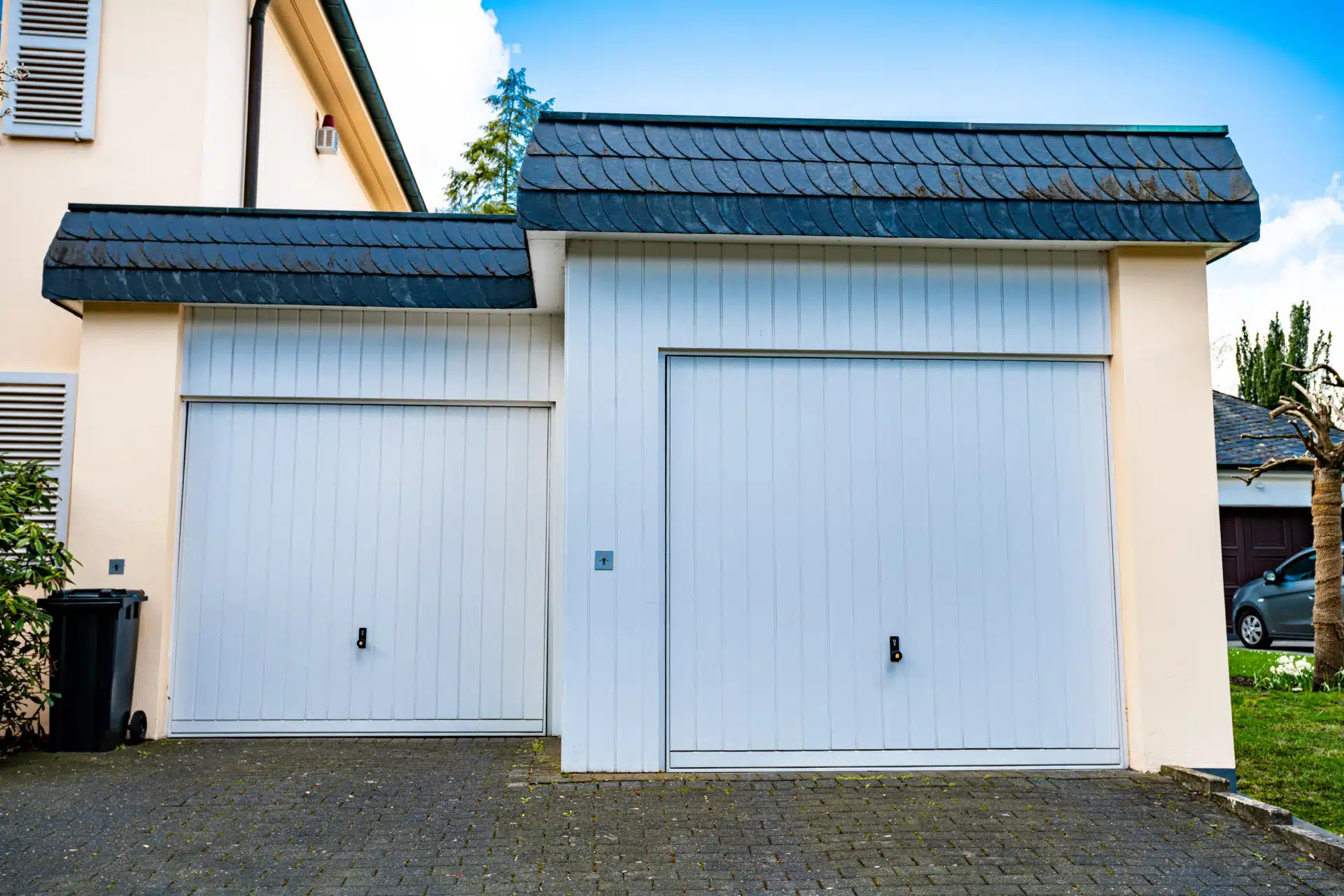 Manual and Automatic Garage Doors